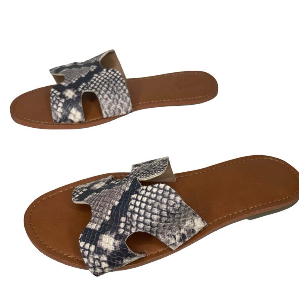 Universal‎ Thread Target Sandals - Picture 2 of 6